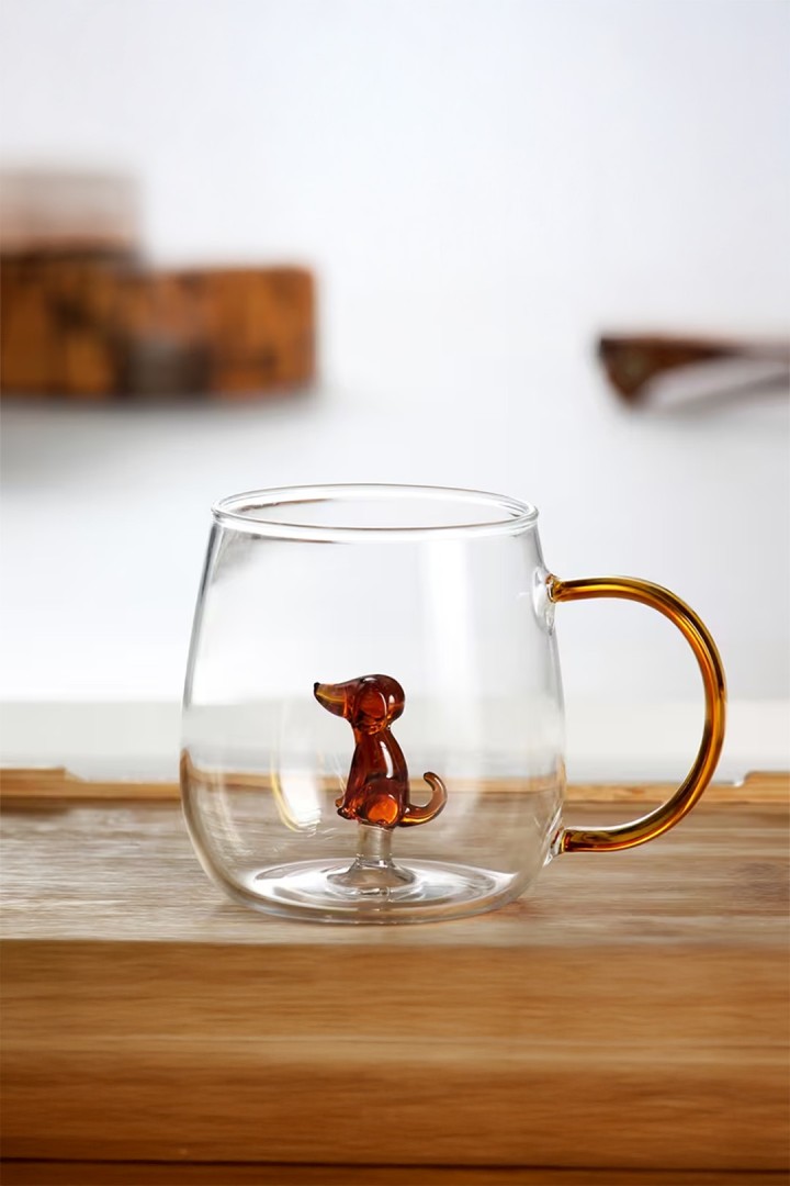Szklanka ze szkła borokrzemowego z pieskiem 3D w środku