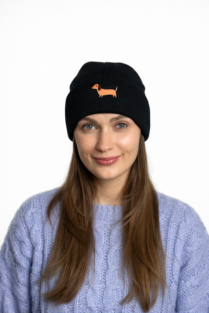 Czapka zimowa typu beanie 4 kolory z haftowanym jamnikiem 